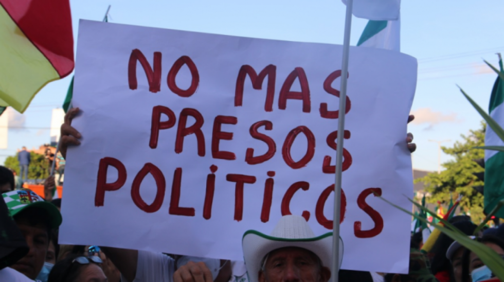El MAS niega amnistía para los "presos políticos" y minimiza amenaza de revocatorio a Arce