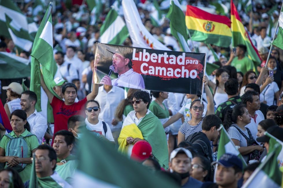 De la amenaza revocatorio al desafío de una policía “propia”	