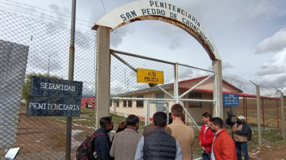 Oposición critica inacción de la Defensoría del Pueblo tras denuncia de espionaje a Camacho