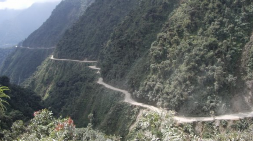 Atrapan a camionero que violaba a jóvenes que recogía en la carretera Yungas-La Paz