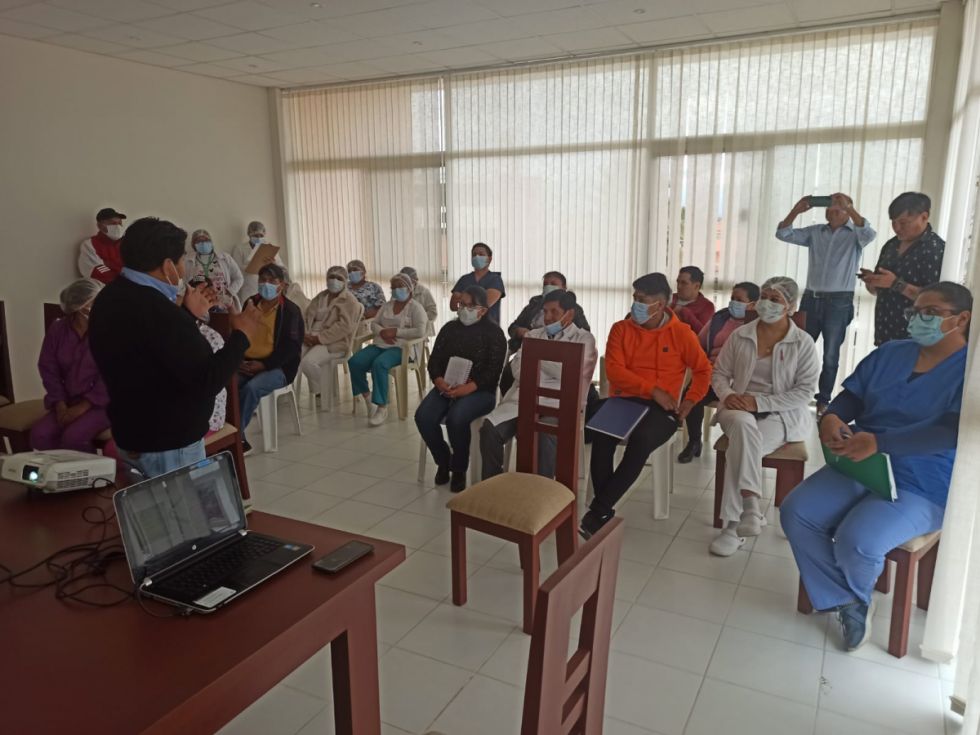Capacitan al personal del Hospital San Antonio de Tarija 