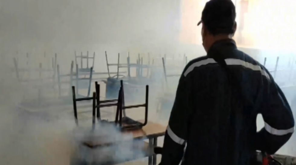 Muere estudiante con síntomas de dengue en Santa Cruz; el colegio suspende clases para fumigar