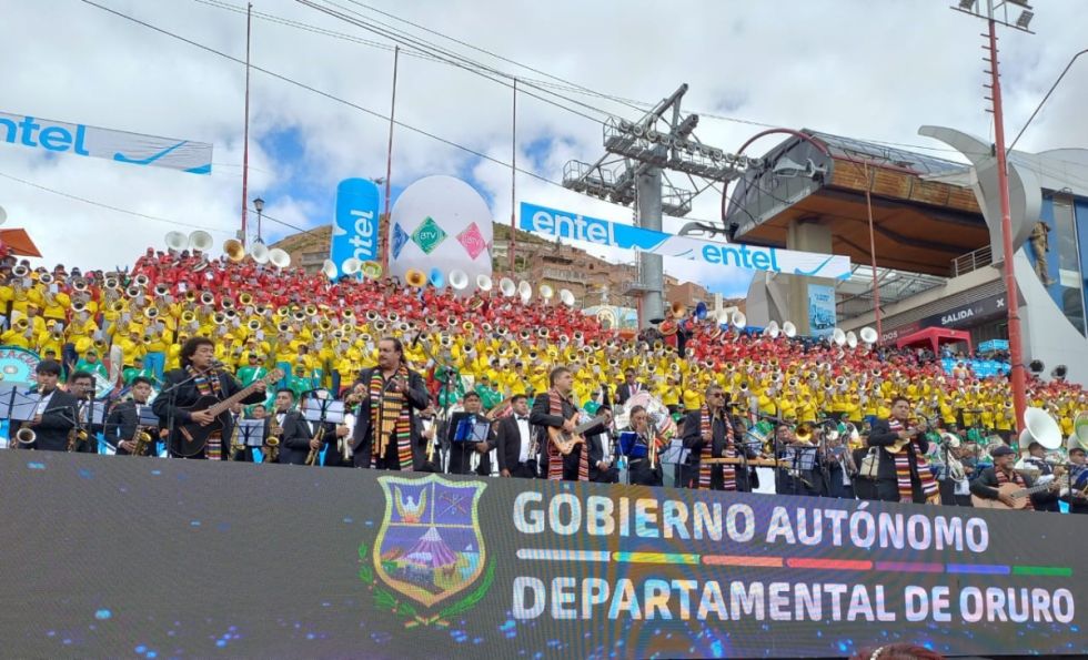 Más de 5.000 músicos participan en el XXI Festival de Bandas en Oruro