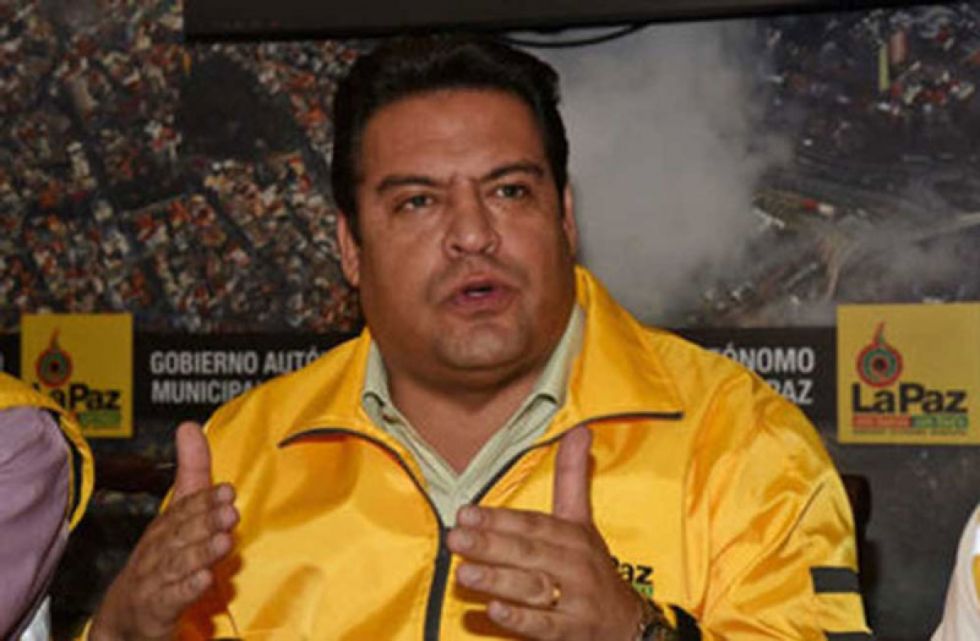 Activan sello azul de Interpol contra Revilla