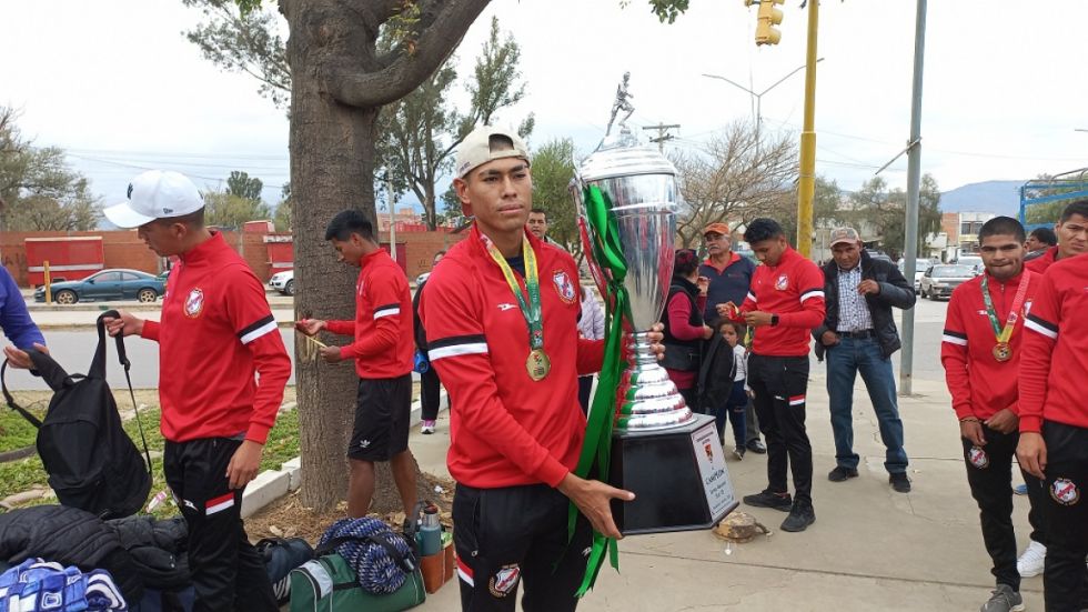 Cristian Mamani, segundo campeón Nacional Sub-19 que debuta en Primera División 