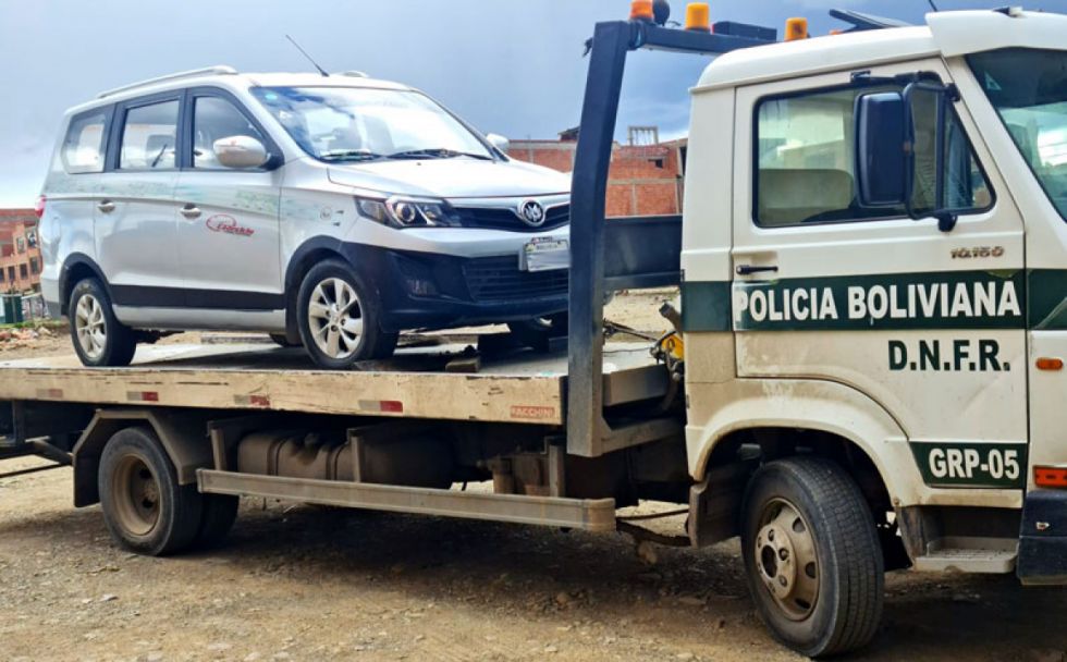 Dejaron su coche en un garaje y lo encontraron a la venta en la Feria 16 de Julio