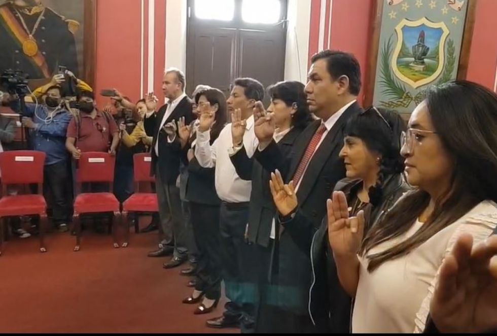 Montes posesiona a nuevas autoridades del Gobierno Autónomo de Tarija