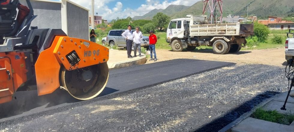 Tarija: Avanza el asfaltado de vías en el hospital San Antonio
