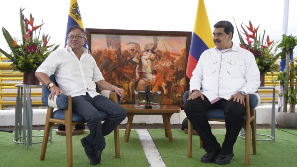 Maduro y Petro firman un acuerdo comercial parcial