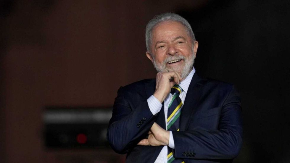 Lula promete aumentar el salario mínimo en Brasil