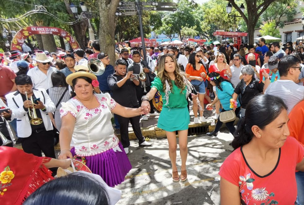 Las comadres zapateando