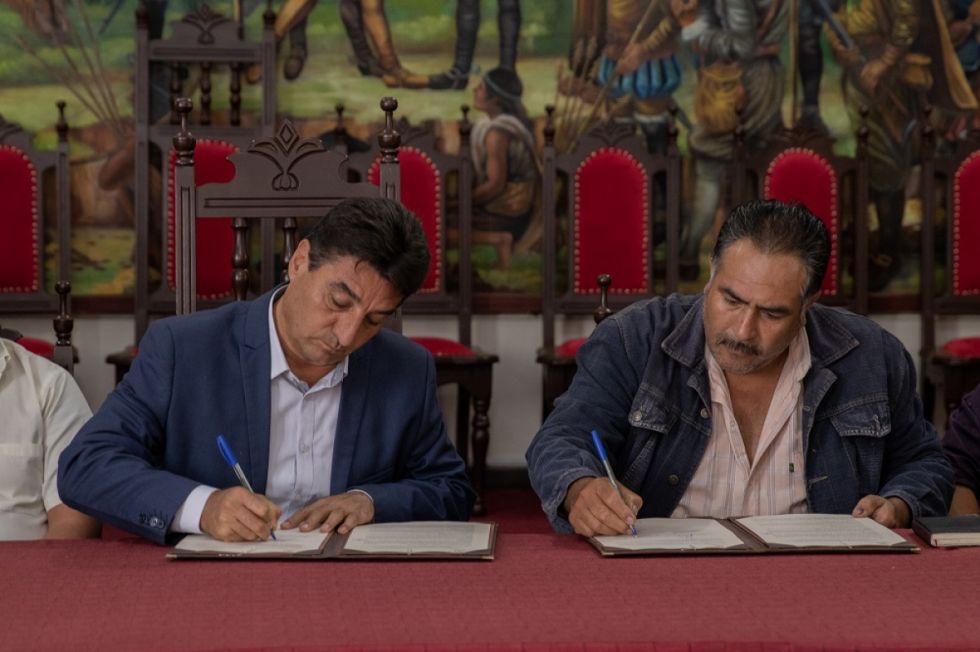 Alcaldía de Tarija firma convenio con la Asociación de Chapistas 