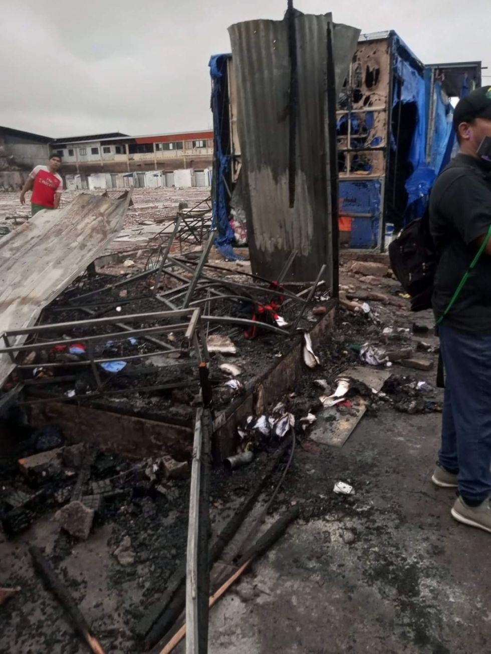 Incendio en el mercado Mutualista de Santa Cruz afecta 30 casetas