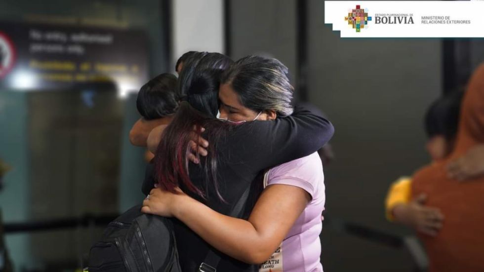 Cancillería logra la repatriación de la primera familia de Turquía