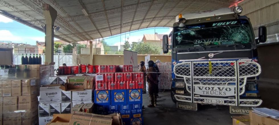 Aduana comisó más de 24 toneladas de cerveza y vino ilegal en Tarija
