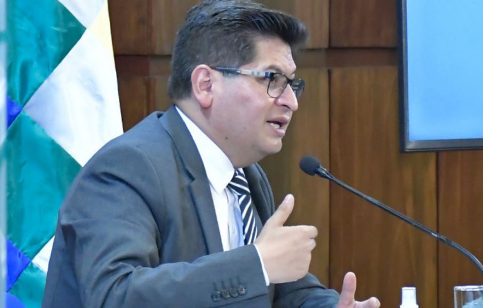 Ministro de Economía pide a la población bajar la ‘sobredemanda’ de dólares 