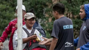  “Chicharra”, un ciclonista de corazón que suma un nuevo lindo gesto para su equipo