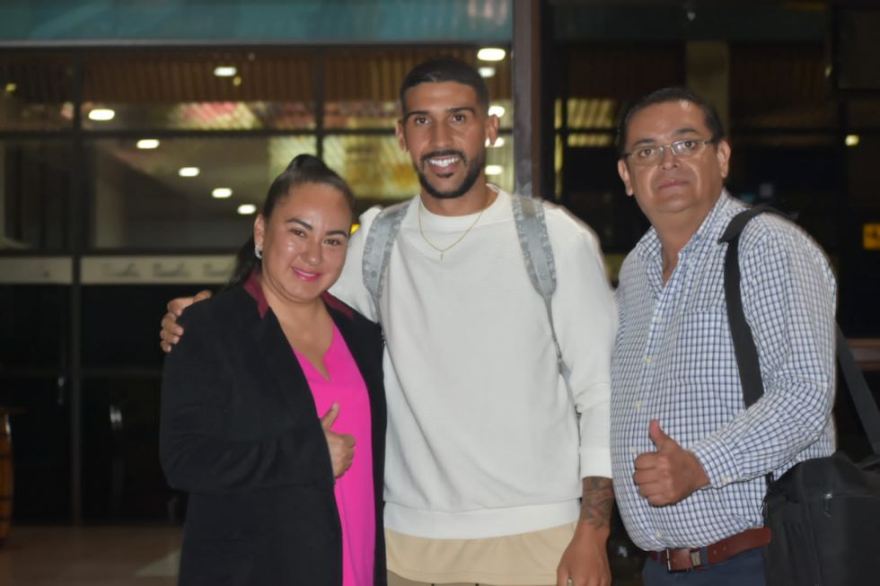 El delantero esperado por Real Tomayapo aterrizó en Tarija y el lunes se une al plantel 