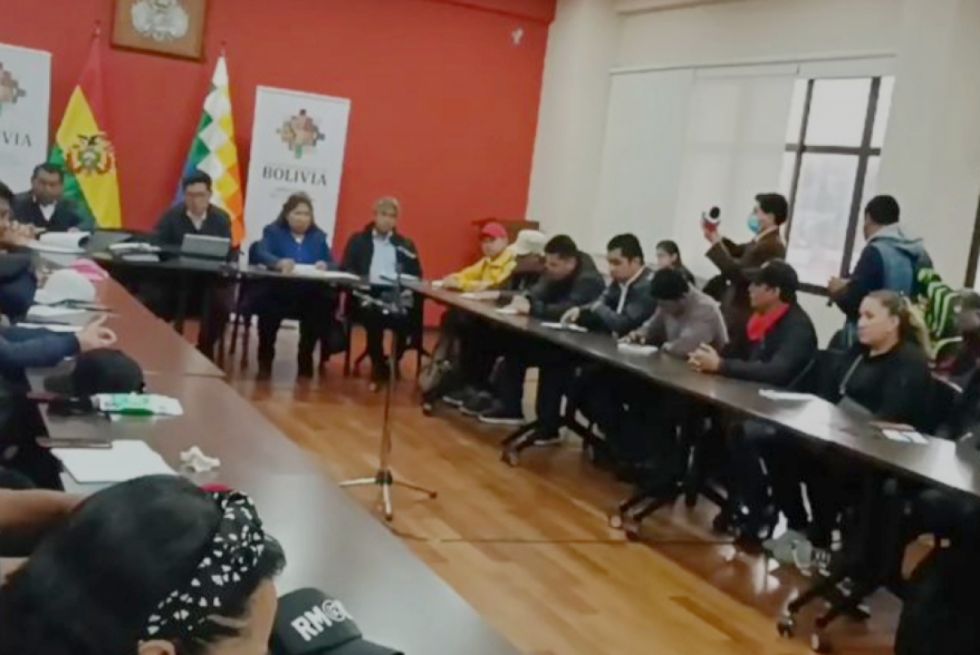 Detención de un dirigente traba el diálogo entre el Ministerio de Educación y maestros urbanos