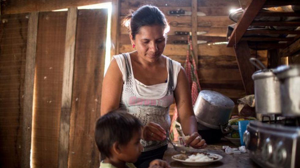 8M: Mujeres demandan equidad en tareas de cuidado y el hogar