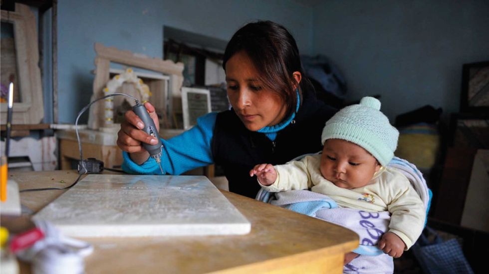 Ecam: El 70% de las mujeres vive del comercio informal 