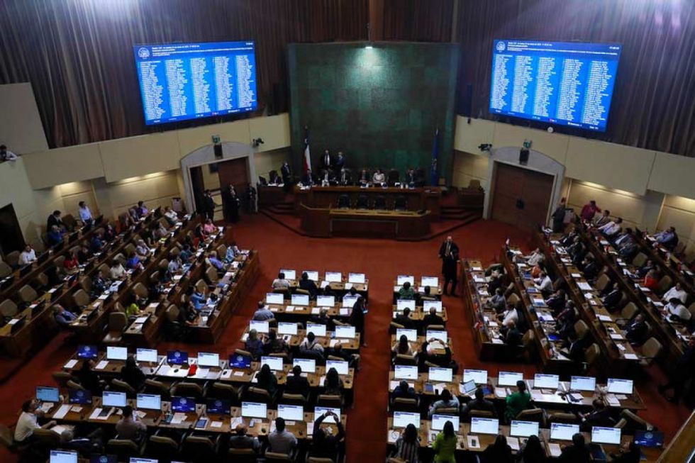 Diputados rechazan plan de reforma tributaria en Chile