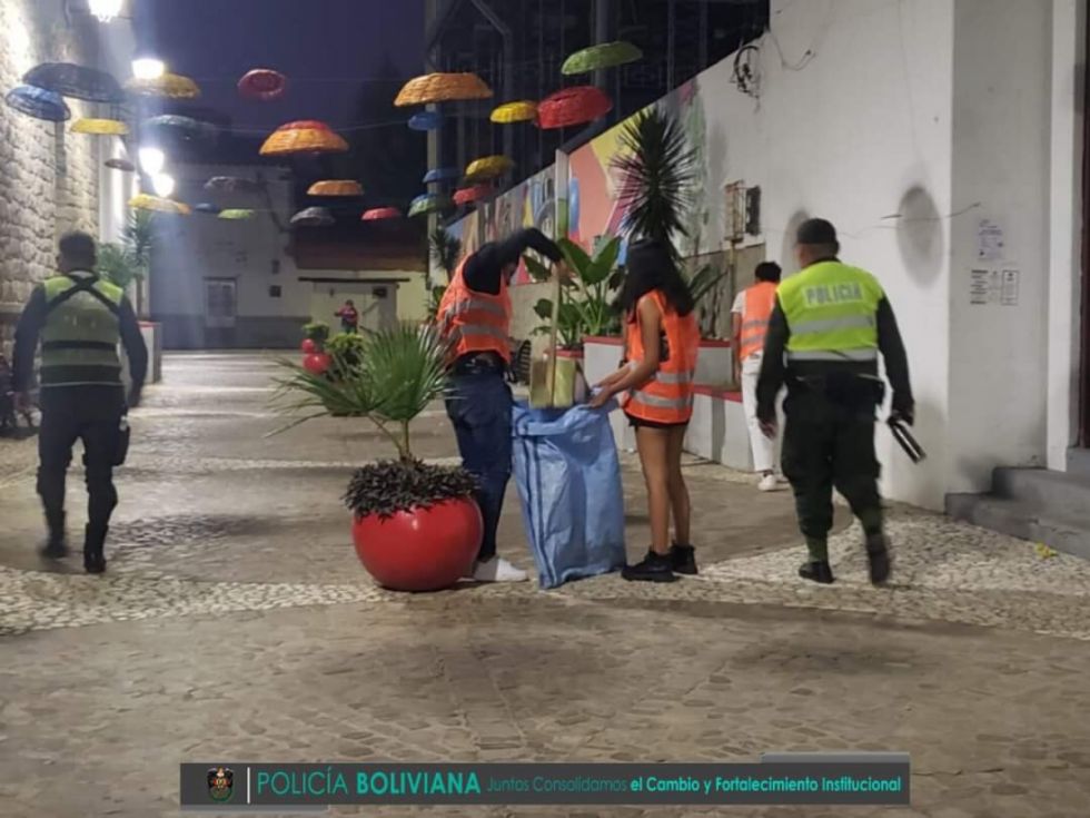 Tarija: Infractores de la Ley 259 realizan trabajo comunitario