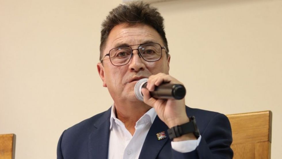 Ministro de Minería renuncia a su cargo, Gobierno aclara que sigue ejerciendo funciones