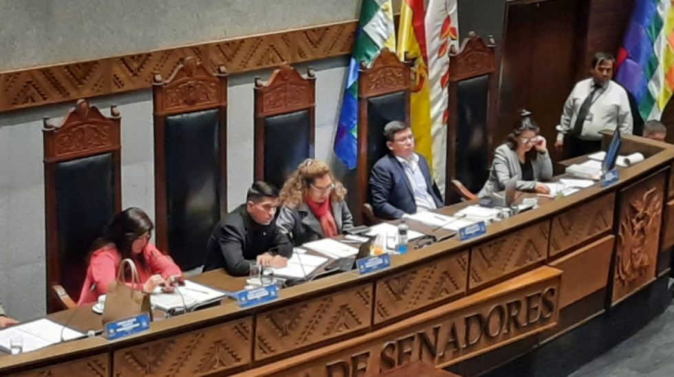 Gobierno: economía sufre un "ataque especulativo"