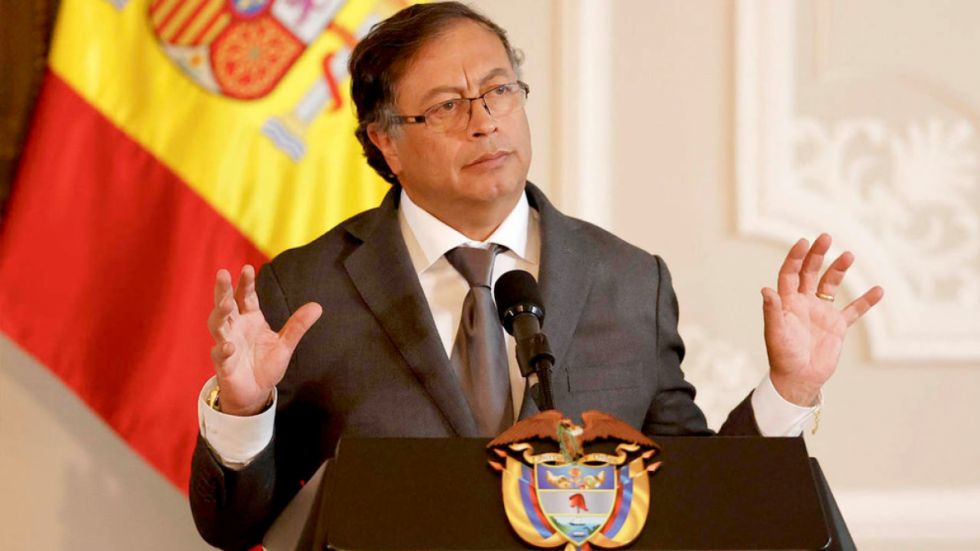 Petro analiza ampliar el acuerdo de paz con las FARC