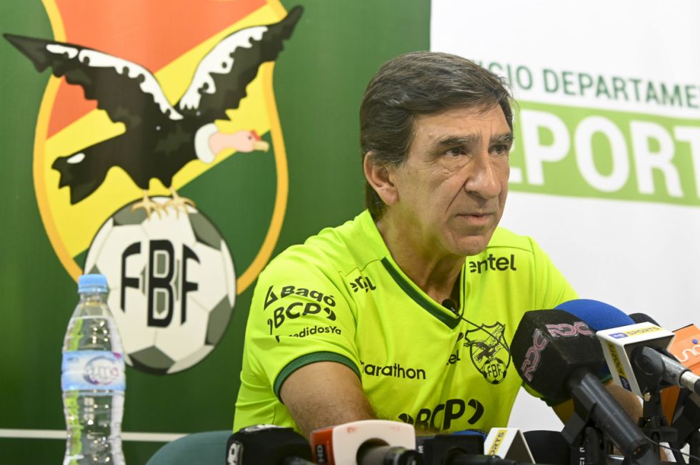  Gustavo Costas: “Se tendría que corregir el fútbol local para poder competir” 