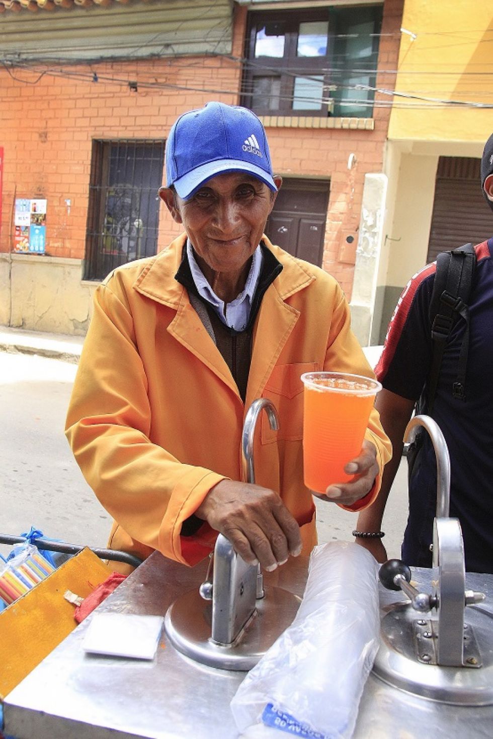 Los juguitos refrescantes del “Chiqui” López, un padre