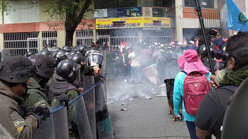 El magisterio urbano rompe diálogo con el Gobierno tras incidentes entre la Policía con una marcha de maestros