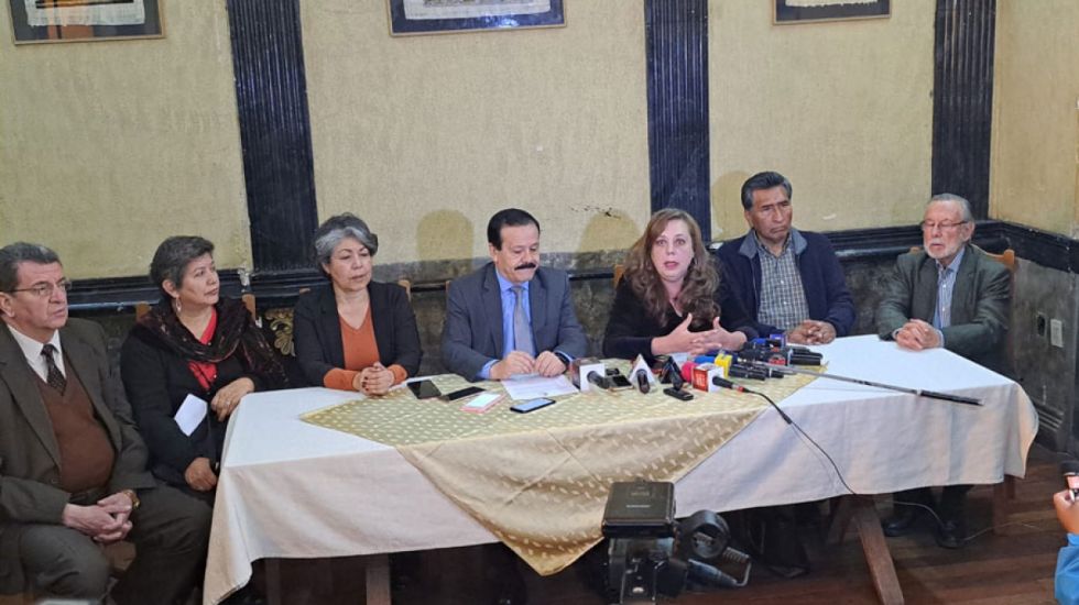 Juristas ven 7 trabas que puso el TSE para referendo