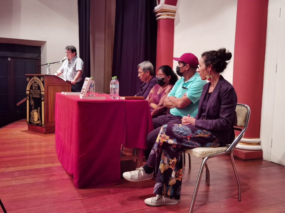 La mesa de expositores