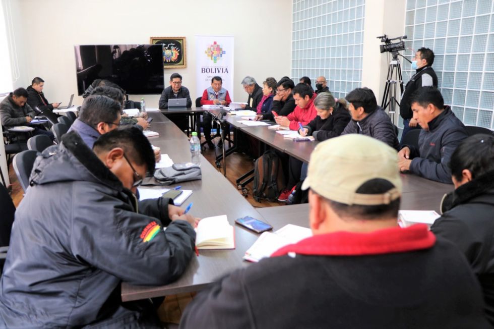 Ministerio de Educación y magisterio rural analizan pliego petitorio sectorial