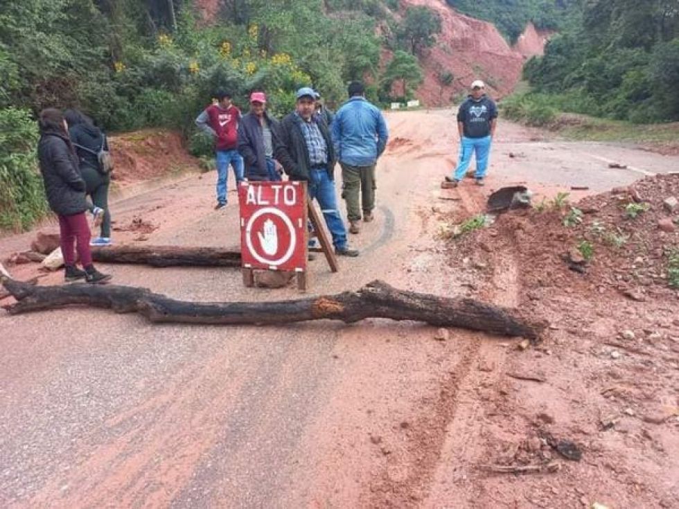 Trabajadores de Convisa bloquean la ruta en construcción Acheral - Choere