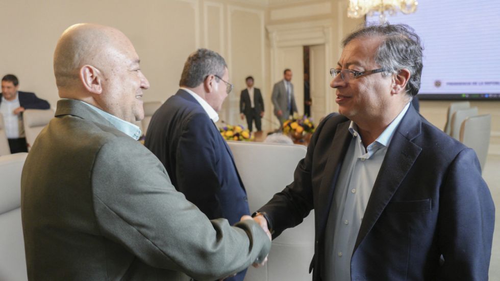 Suspenden órdenes de captura contra disidentes de FARC