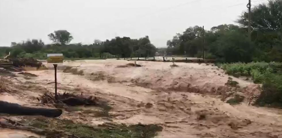 Desborde de quebrada Aguaray corta la ruta 9 en Villa Montes