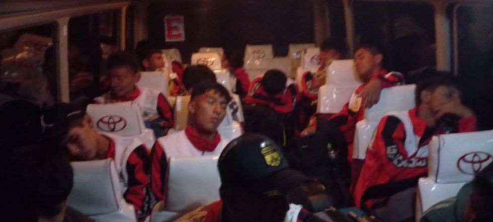 Derrumbe impidió el paso del bus de la selección Sub-15 de Tarija  (Videos)