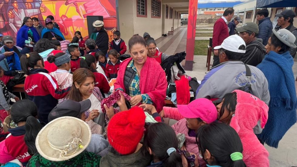 Las familias de Yunchará y Uriondo reciben alimentos