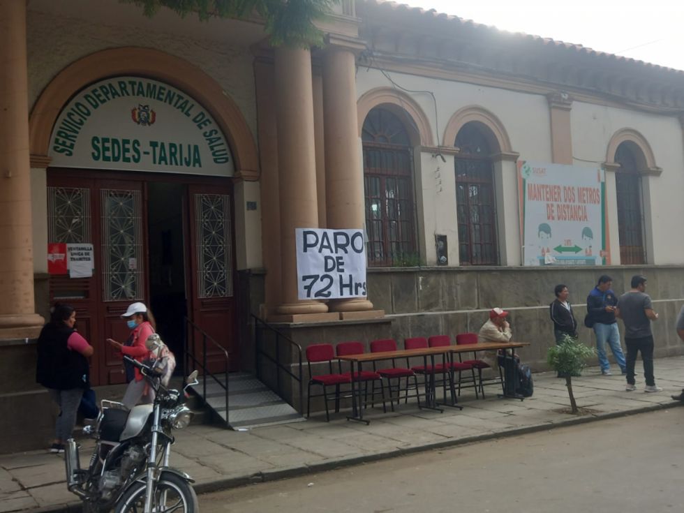 Inicia paro de 72 horas de los trabajadores del Sedes y del San Juan de Dios en Tarija