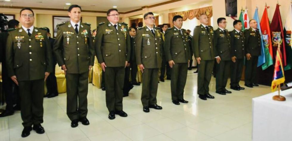 Acto de posesión de los nuevos comandantes