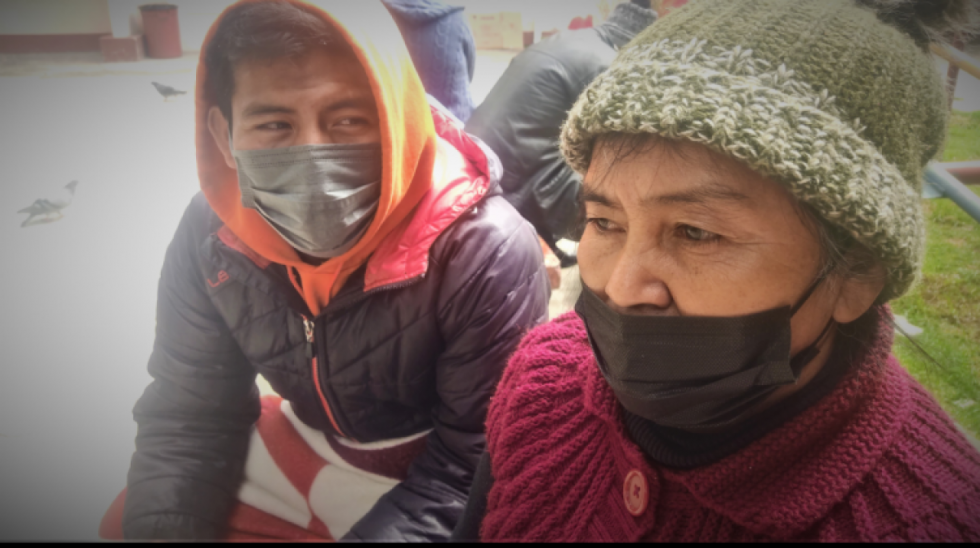 Wilber dejó estudios y trabajo en Tarija para apoyar a su mamá en su lucha contra el cáncer