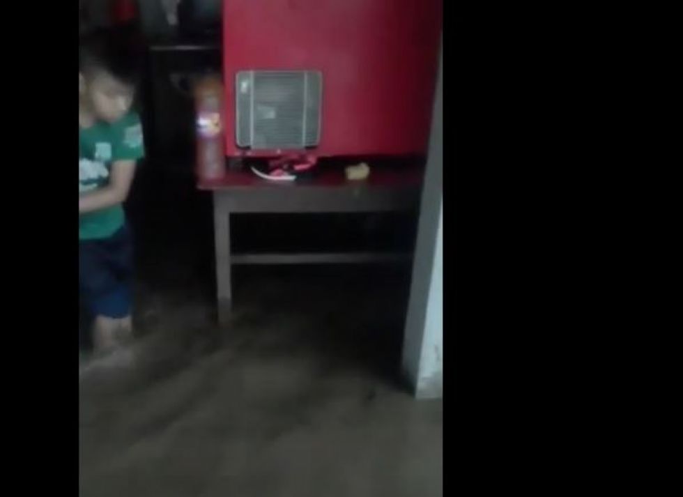Con el agua hasta los tobillos, pobladores de Yacuiba piden drenaje pluvial