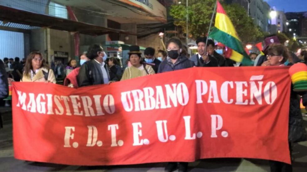 Maestros mantendrán las protestas hasta el cese de la malla curricular 