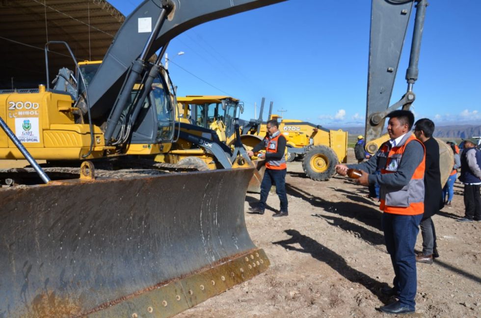 Gobernación de Tarija inicia programa de mantenimiento vial en Yunchará 