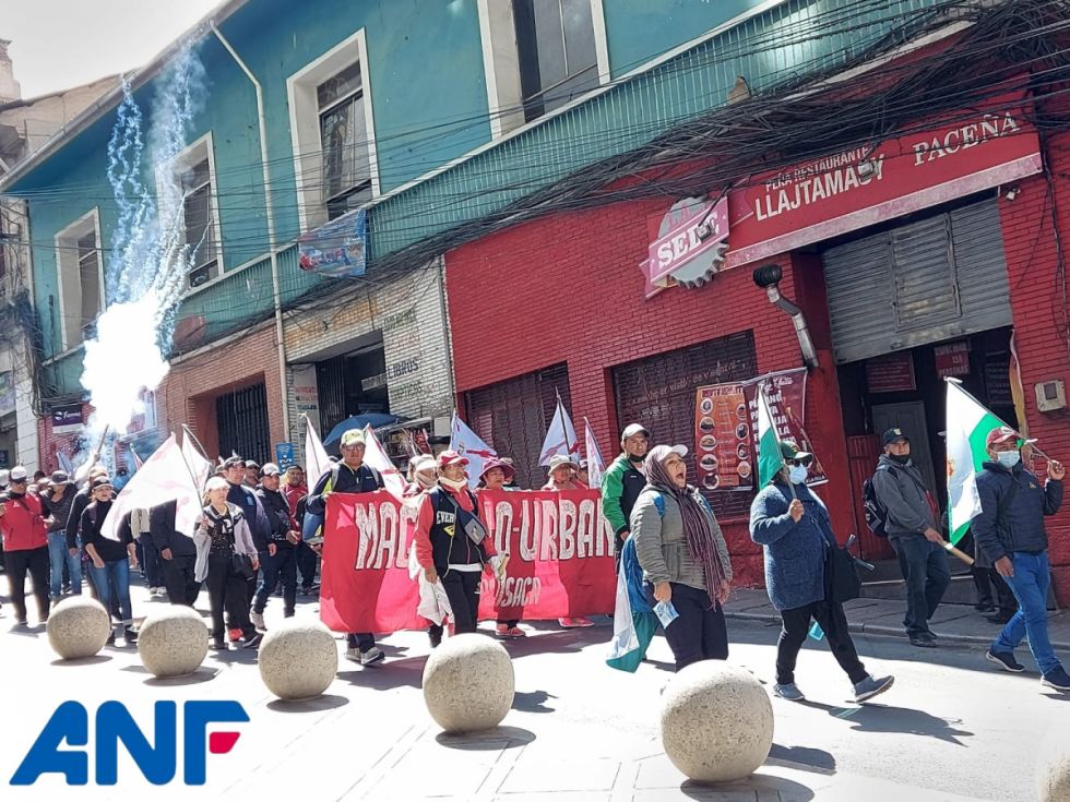 Sexta semana de protestas, maestros marchan en La Paz y aguardan diálogo con el Gobierno
