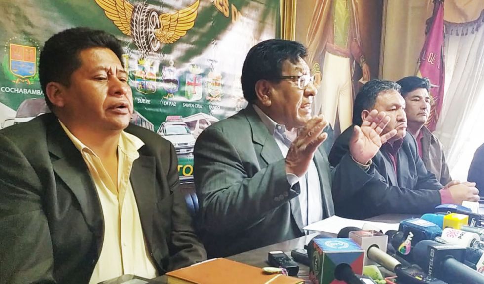 Choferes rechazan propuesta de Evo para reducir subvención: ‘¿por qué nuevamente trata de humillarnos?’