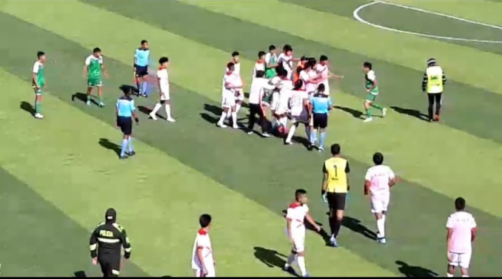 Nacional Sub-17 Chuquisaca gana a Santa Cruz en un partido que casi termina a los puños 